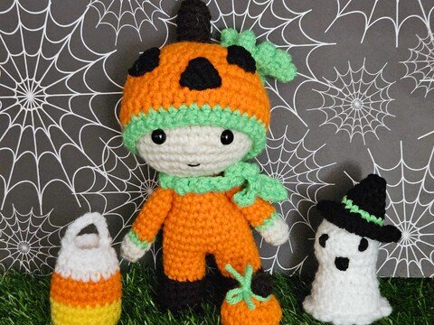 Felton in Pumpkin Costume- Crochet Pattern- English
