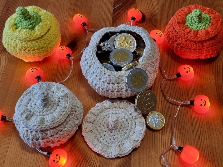 „Herbstglühen“ Deko-, Geschenkkörbchen Kürbis in 2 Gr. PDF-Häkelanleitung