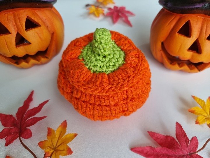 „Herbstglühen“ Deko-, Geschenkkörbchen Kürbis in 2 Gr. PDF-Häkelanleitung