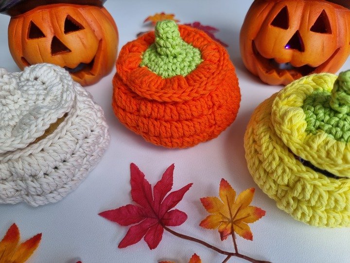 „Herbstglühen“ Deko-, Geschenkkörbchen Kürbis in 2 Gr. PDF-Häkelanleitung