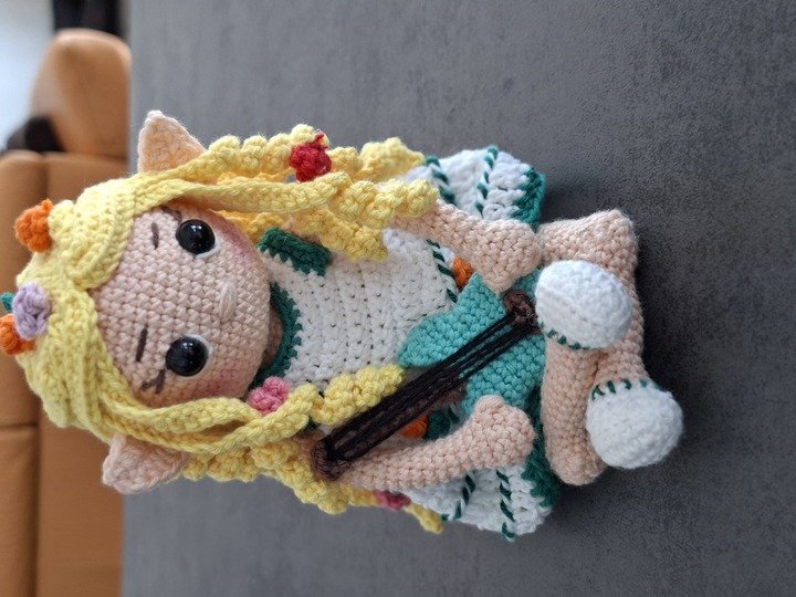 DIY Häkelanleitung Elfe "Almina" mit Gitarre- Amigurumipuppe