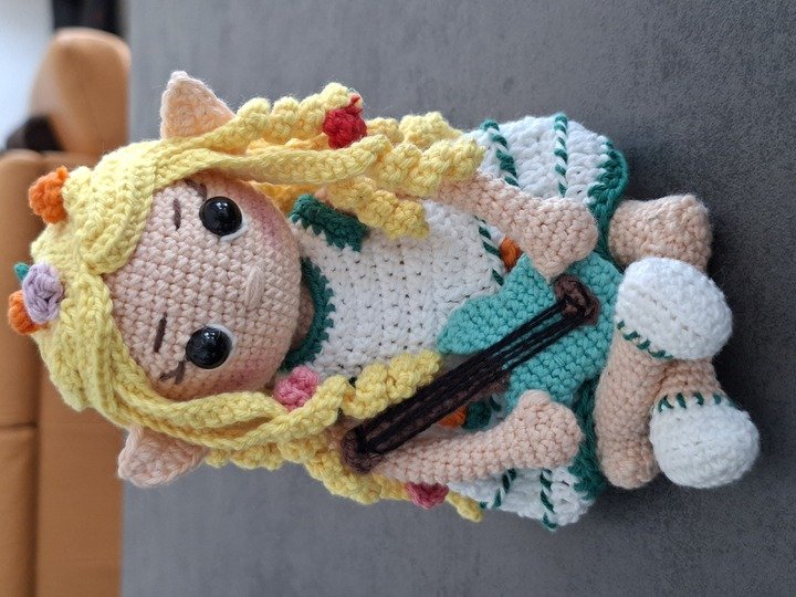 DIY Häkelanleitung Elfe "Almina" mit Gitarre- Amigurumipuppe