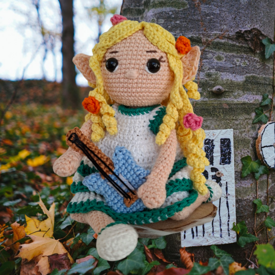 DIY Häkelanleitung Elfe "Almina" mit Gitarre- Amigurumipuppe