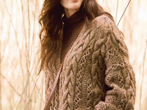 Jacke mit Zopf- und Ajourmuster