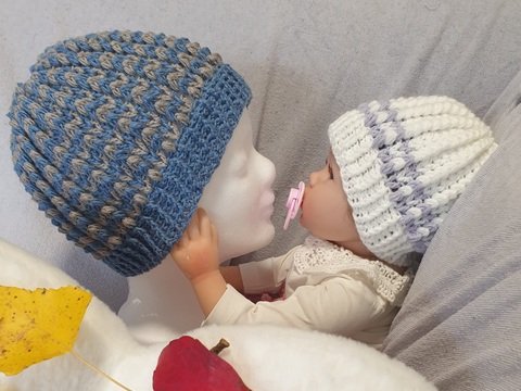 Crochet pattern for ‘Tuft’ hat with tufts in ribbed structure