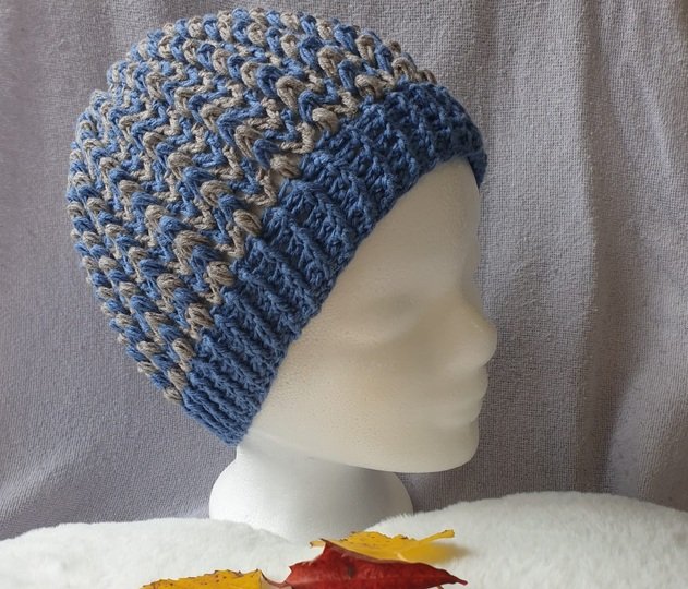 Crochet pattern for ‘Tuft’ hat with tufts in ribbed structure