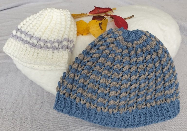 Crochet pattern for ‘Tuft’ hat with tufts in ribbed structure
