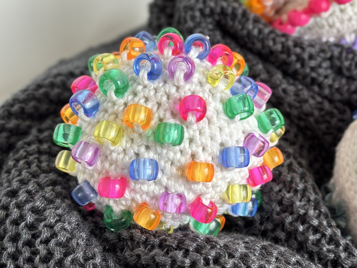 3 Häkelanleitungen bunte Fidget Stressbälle m. Perlen,  PDF, Spielzeug Ball