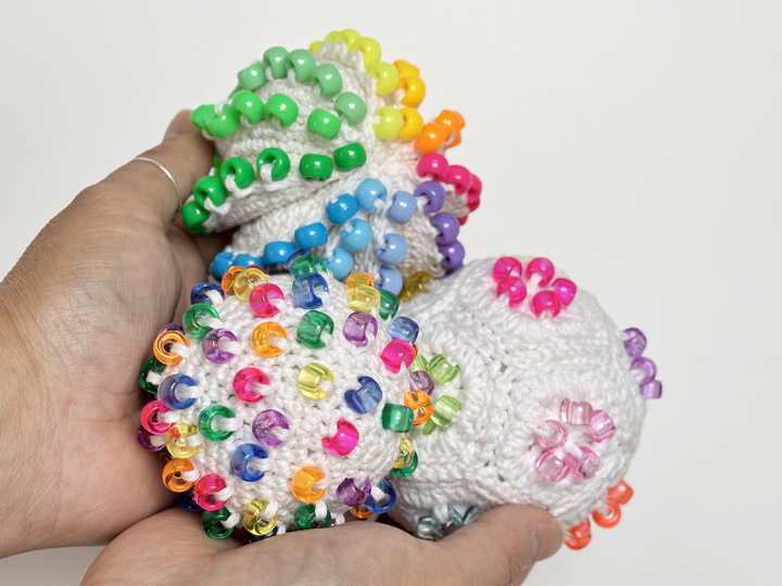 3 Häkelanleitungen bunte Fidget Stressbälle m. Perlen,  PDF, Spielzeug Ball