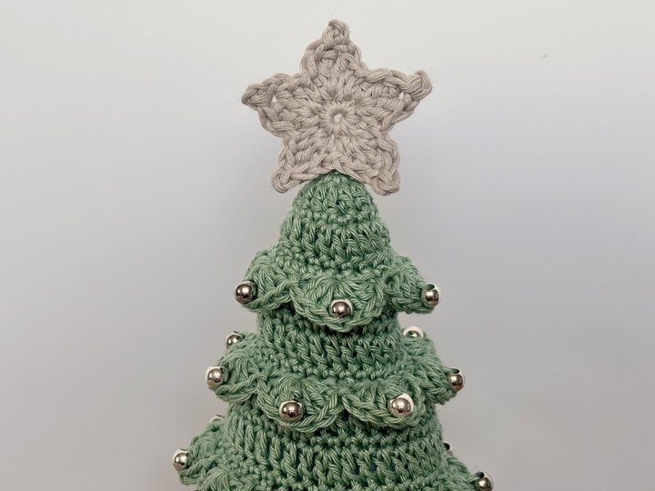 Weihnachtsbaum, Tannenbaum m. Perlen, Weihnachtsdeko für den Winter häkeln