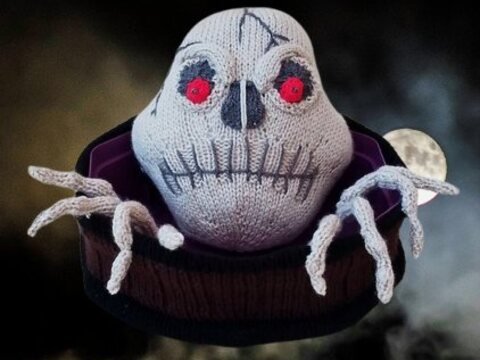 TeaCosyFolk's Halloween Skull Quality Street Box Cover Knitting Pattern