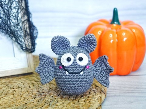 Amigurumi Bat for Halloween. Louis the Bat Crochet.