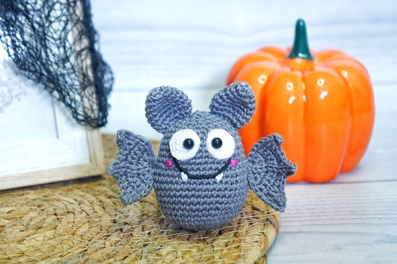 Amigurumi Bat for Halloween. Louis the Bat Crochet.