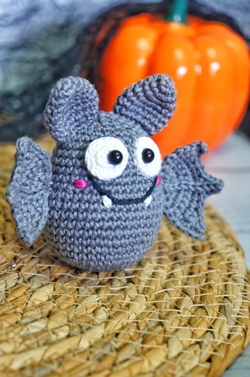 Amigurumi Bat for Halloween. Louis the Bat Crochet.