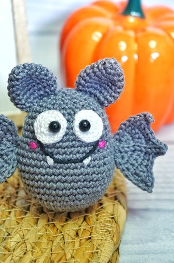 Amigurumi Bat for Halloween. Louis the Bat Crochet.