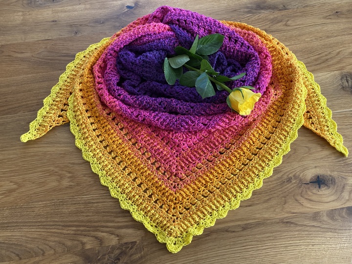 Mad Dorian - Häkelanleitung kuscheliges Dreieckstuch