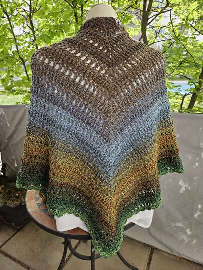 Mad Dorian - Häkelanleitung kuscheliges Dreieckstuch