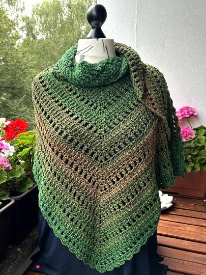 Mad Dorian - Häkelanleitung kuscheliges Dreieckstuch