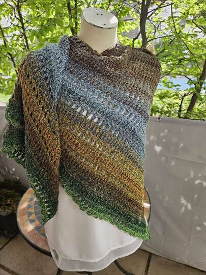 Mad Dorian - Häkelanleitung kuscheliges Dreieckstuch