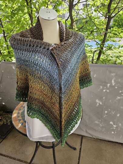 Mad Dorian - Häkelanleitung kuscheliges Dreieckstuch