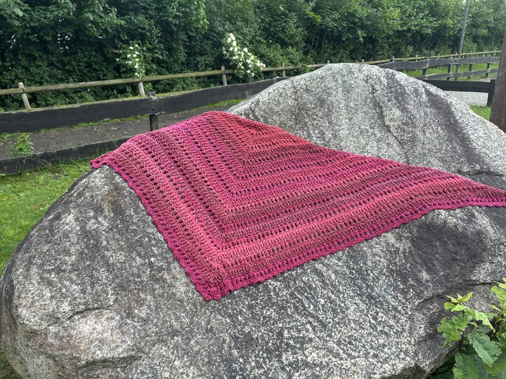 Mad Dorian - Häkelanleitung kuscheliges Dreieckstuch