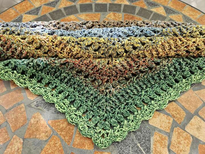 Mad Dorian - Häkelanleitung kuscheliges Dreieckstuch