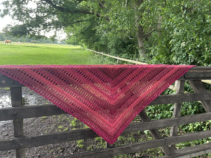 Mad Dorian - Häkelanleitung kuscheliges Dreieckstuch