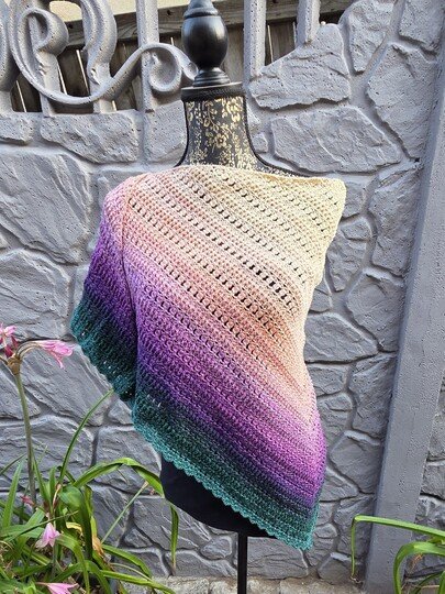 Mad Dorian - Häkelanleitung kuscheliges Dreieckstuch