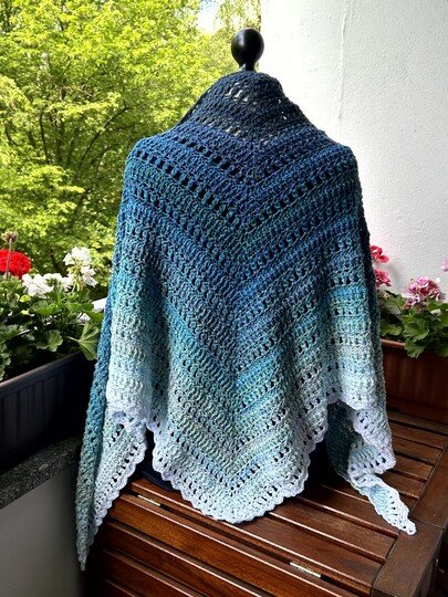 Mad Dorian - Häkelanleitung kuscheliges Dreieckstuch