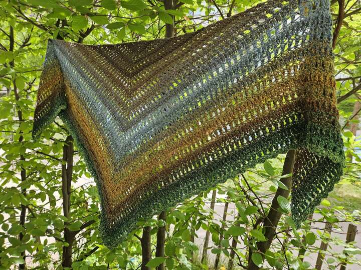 Mad Dorian - Häkelanleitung kuscheliges Dreieckstuch