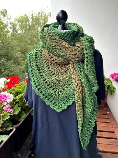 Mad Dorian - Häkelanleitung kuscheliges Dreieckstuch