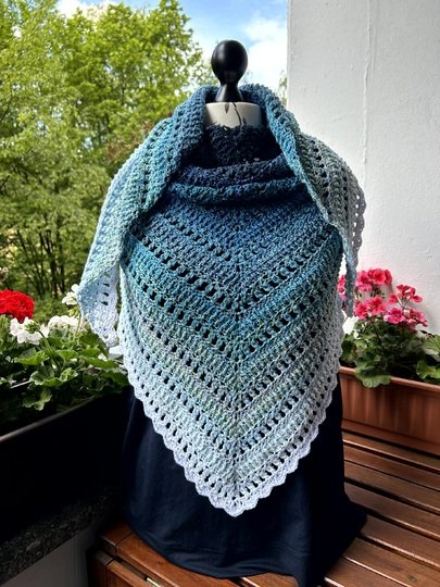 Mad Dorian - Häkelanleitung kuscheliges Dreieckstuch