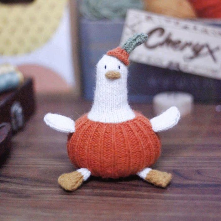 Halloween Pumpkin Duck - Free knitting pattern