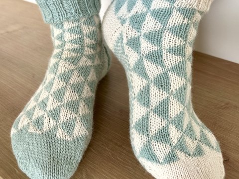 Socken Alvalade - Strickanleitung nach portugiesischem Pflaster-Muster