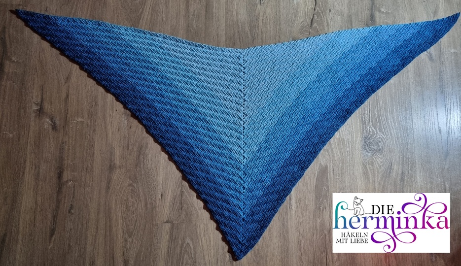 Crochet pattern for the symmetrical shawl "Saskiora"