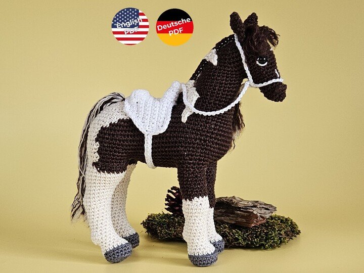 Realistisches Pferd Pedro mit Sattel und Zaumzeug - Amigurumi Häkeln