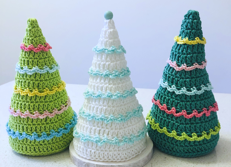 Crochet Pattern Christmas Tree, Colorful Trees with garlands and ornaments