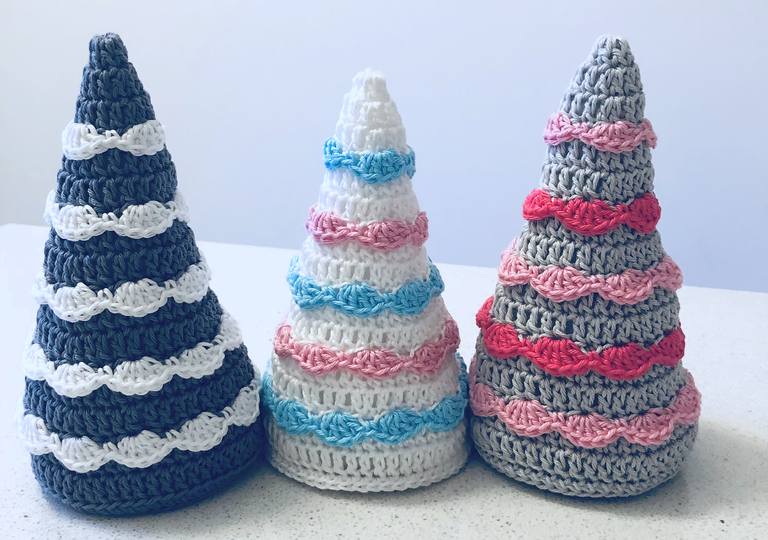 Crochet Pattern Christmas Tree, Colorful Trees with garlands and ornaments