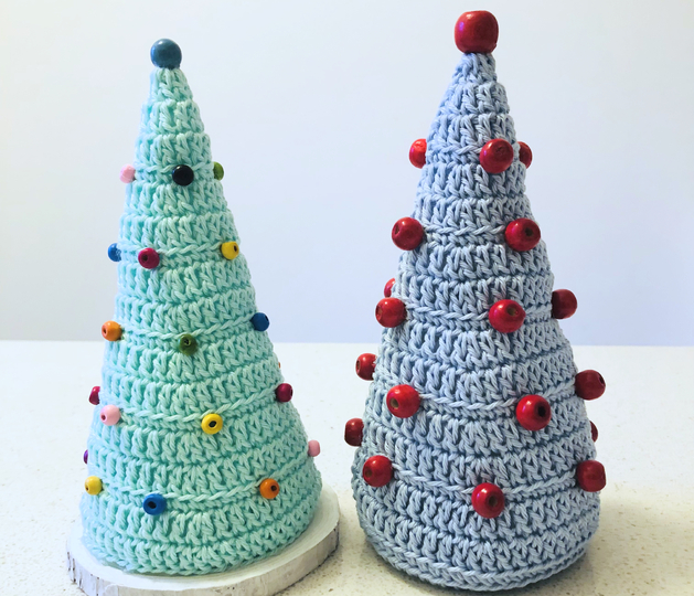 Crochet Pattern Christmas Tree, Colorful Trees with garlands and ornaments