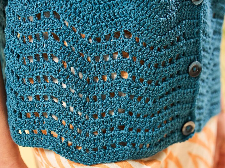 JACKE CIM MIT RUNDPASSE, GEHÄKELT