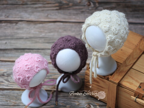 Mulberry cap/bonnet knitted in a mulberry pattern