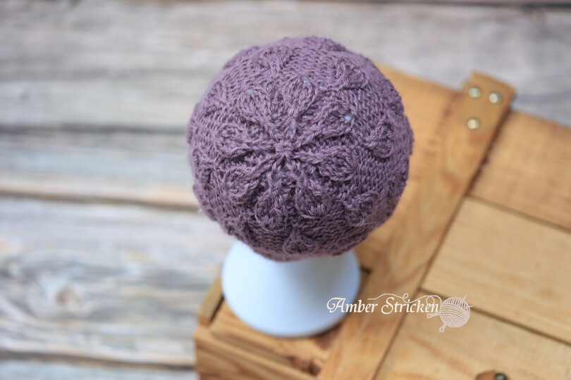 Mulberry cap/bonnet knitted in a mulberry pattern No. 002