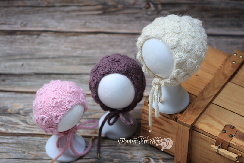 Mulberry cap/bonnet knitted in a mulberry pattern No. 002