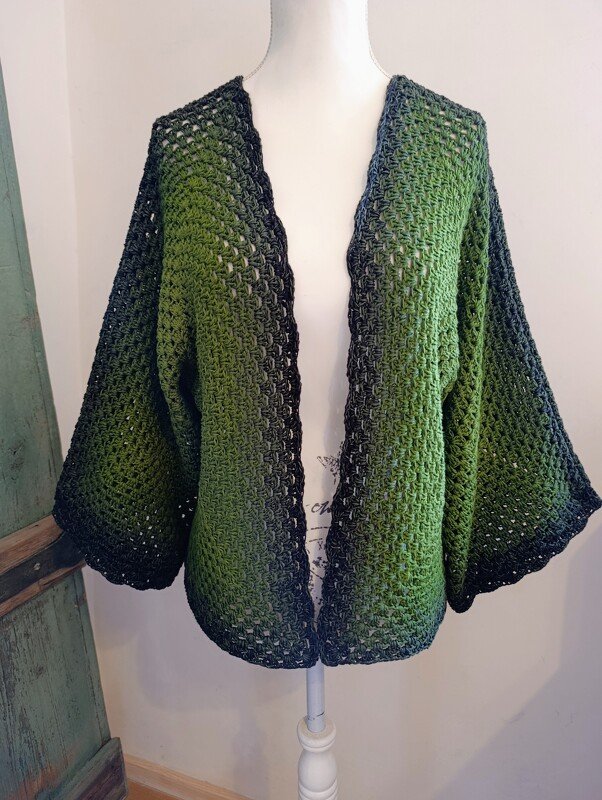 Leichte Hexagonjacke im Farbverlauf - kombistark für viele Anlässe, einfach