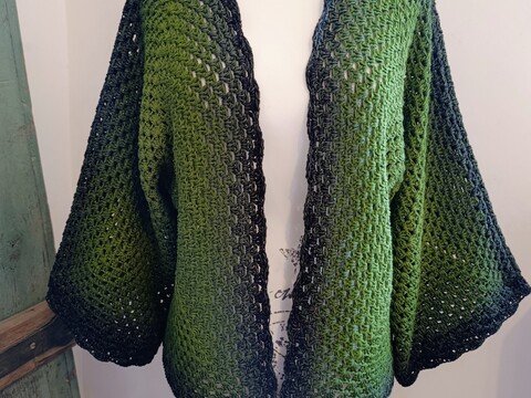 Leichte Hexagonjacke im Farbverlauf - kombistark für viele Anlässe, einfach