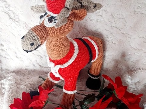 Ellis Weihnachtselch PDF Häkelanleitung mit vielen Bildern