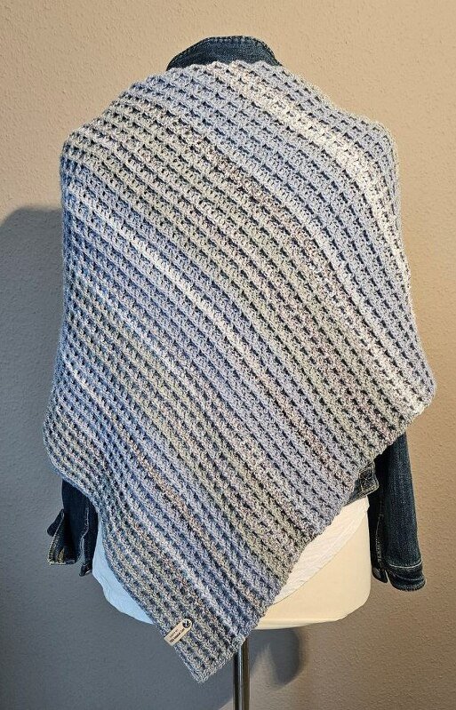 Asymetrisches Dreieckstuch häkeln im Waffel-Muster - Bild 6