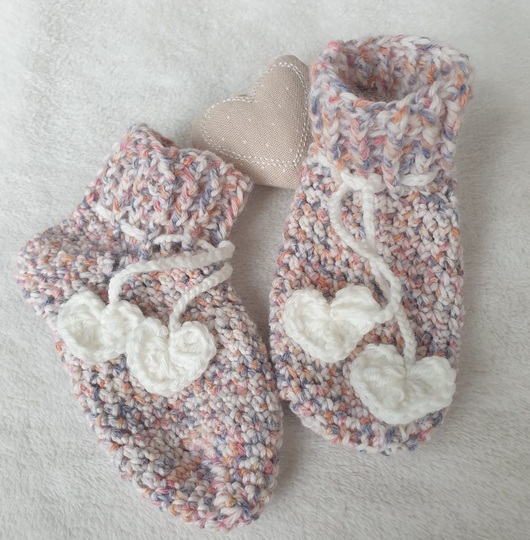 Crochet pattern for socks no. 1 ‘Pixel’ cuff down with boomerang heel