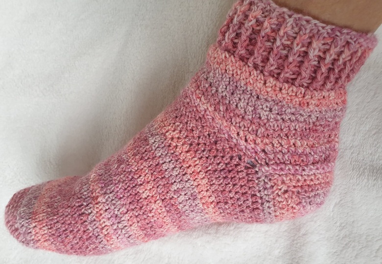 Häkelanleitung für Socken Nr. 1 „Pixel“ cuff down mit Bumerang-Ferse