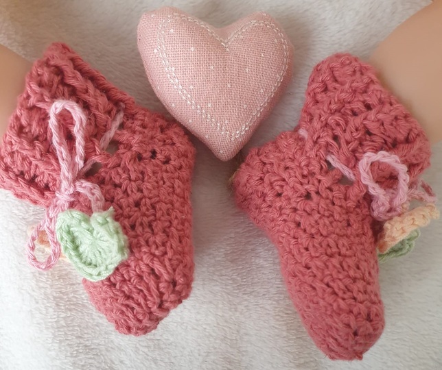 Häkelanleitung für Socken Nr. 1 „Pixel“ cuff down mit Bumerang-Ferse